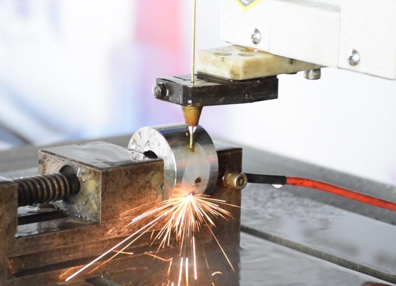 如何在難加工材料、曲面、斜面等異形面穿孔加工